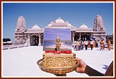 Shri Harikrishna Maharaj and BAPS Shri Swaminarayan Mandir, Bhavnagar, nearing completion