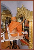 ... Shri Guru Parampara