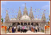 BAPS Shri Swaminarayan Mandir, Bhavnagar, on murti-pratishtha day