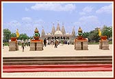 BAPS Shri Swaminarayan Mandir, Bhavnagar, on murti-pratishtha day