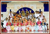 Swamishri with BAPS children who performed a welcome dance