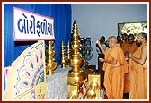 Swamishri performs murti-pratishtha rituals and kalash pujan for hari mandir of Borifaliya - Onjal