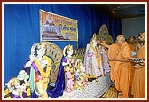 Swamishri performs murti-pratishtha rituals and kalash pujan for hari mandir of Borifaliya - Onjal