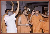Swamishri is welcomed in rang mandap 