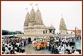 After darshan Swamishri proceeds towards the Sant Nivas