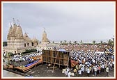 Swamishri's morning puja