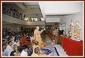 Swamishri performs murti-pratishtha ceremony