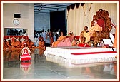 In the evening Swamishri steers the rath of Shri Harikrishna Maharaj with a remote control console