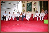 Swamishri and stage guests 