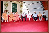 Swamishri and stage guests 