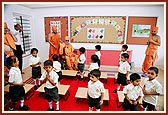 Swamishri sanctifies the school