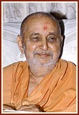 Swamishri in a jovial, divine mood 