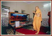... engaged in darshan at Shastriji Maharaj's room