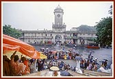 Despite the monsoon rains Swamishri takes his daily morning round for Thakorji's darshan. Devotees eagerly await for Swamishri's darshan in the rain 