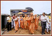 Swamishri sanctifies new land