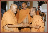 Swamishri meets Shri Vishveshtirthji