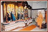 Swamishri engaged in Thakorji's darshan at BAPS Shri Swaminarayan Mandir, Chennai