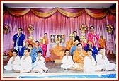 BAPS balaks and kishores with Swamishri after their cultural performance