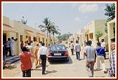 Swamishri visits 'Shri Swaminarayan Nagar' (Pattipulamkupam) and 'Shri Pramukh Swami Nagar' (Mahabalikupam) newly constucted by BAPS as part of the Tsunami Rehabilitation Project