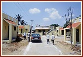 Swamishri visits 'Shri Swaminarayan Nagar' (Pattipulamkupam) and 'Shri Pramukh Swami Nagar' (Mahabalikupam) newly constucted by BAPS as part of the Tsunami Rehabilitation Project