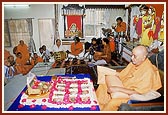 Local devotees sing bhajans during Swamishri's morning puja 