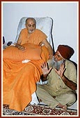 Swamishri blesses a Sikh devotee who had pilgrimaged by foot from Chandigadh to Swaminarayan Akshardham