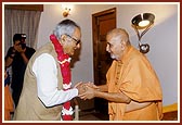 Vice-president of India, Shri Bhaironsinh Shekhavat, meets Swamishri