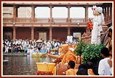 Swamishri performs abhishek of Shri Harikrishna Maharaj with holy water of Narayan Sarovar as part of the festival ritual