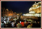 Devotees on the banks of Narayan Sarovar listen to Swamishri's blessings for the Jal Jhilani festival