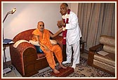 Swamishri blessses the former Indian High Commissioner to UK, Shri L. M. Singhvi