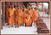 Swamishri on his way to Narayan Sarovar for Jal Jhilani festival