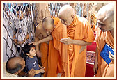 Swamishri blesses and guides children