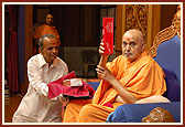Swamishri inaugurates incense stick pack 'Bhakti Pushpa' by Swaminarayan Aksharpith