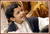 Swamishri blesses the participants and audience