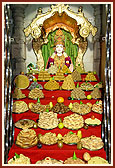 Annakut was offered to Shri Ghanshyam Maharaj 