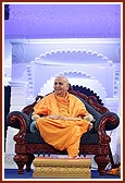 Swamishri responds happily during the drama presentation
