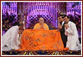 Devotees also honor Swamishri