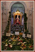 On Dev Uthi Ekadashi (Kartak sud 11) a variety of fresh vegetables (Shakotsav) is arranged before Thakorji 