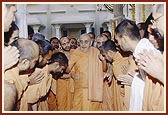 On his 86th birthday Swamishri blesses the sadhus 