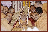 Kothari sadhus of all BAPS mandirs honor Swamishri