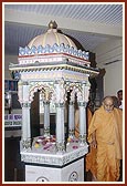 Swamishri performs pradakshina at the shrine of Shri Purushottamdasji