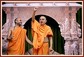 Swamishri hails jai of Bhagwan Swaminarayan