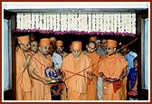 Swamishri inaugurates new building - Pramukh Mahol