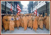 Swamishri bids the sadhus for their pilgrimage by foot (padyatra) from Bochasan to Mahelav on the occasion of BAPS Centenary Celebration year
