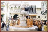 Darshan of shrine where Shastriji Maharaj as Dungar Bhagat played the 'maan' and narrated incidents from the Mahabharat