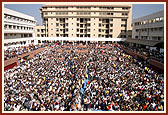 Devotees during the Joli Utsav assembly