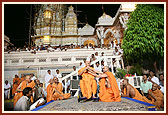 Swamishri blesses the devotees in mandir complex