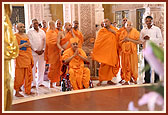 Swamishri visits Akshardham