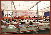 Thereafter Swamishri blessed the assembly