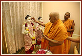 Swamishri performs murti-pratishtha rituals for hari mandirs Dhulia and Nobel Nagar (Amdavad)